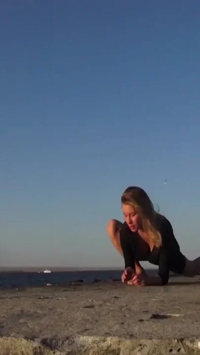 Hot flexible girl Alisa Adelson loves naked yoga