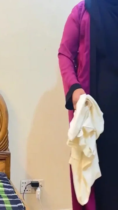 POV Arab Muslim Maid See Boss's Cock When She Bed Clean Then Hot Maid Give Him