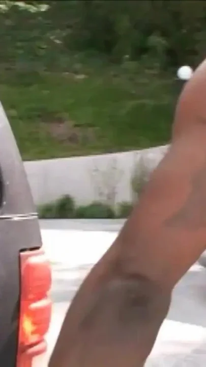 180 Kg of Woman for 3 Kg of Cock