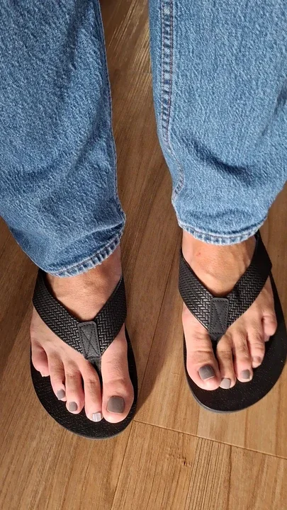 My pedicured toes in flip flops