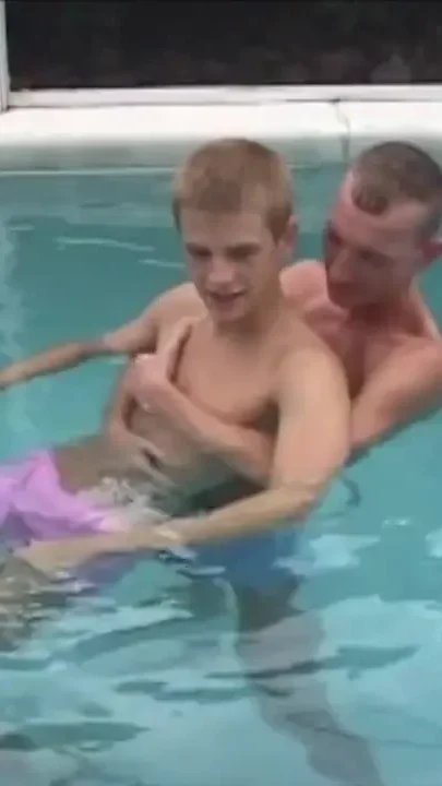 Twinks 21 Yo Fukcd Bareback by Older for the First Time