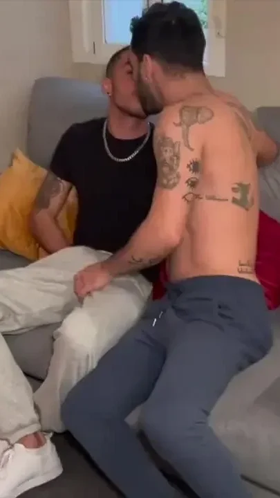 Douglas Smith fucked bareback by the big cock of Alex Russo