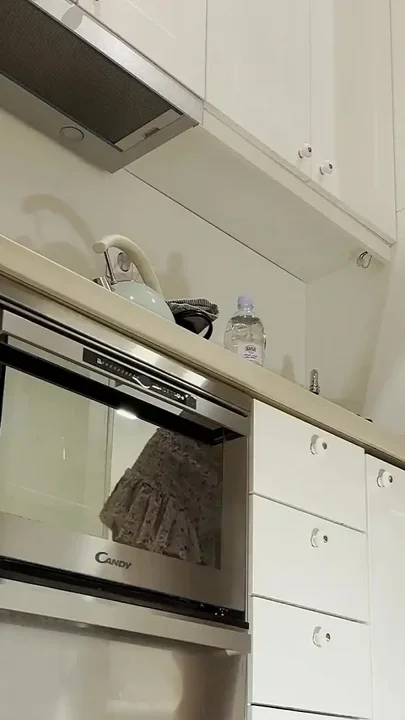 Wife has no panties in the kitchen