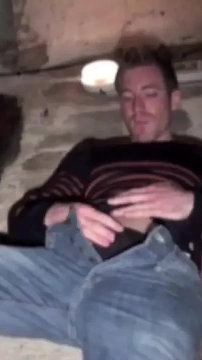 Discret straight boy fucking in basement disctet