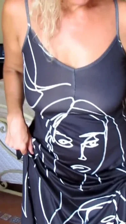Selena's dressed posing in heels and sex after coming home