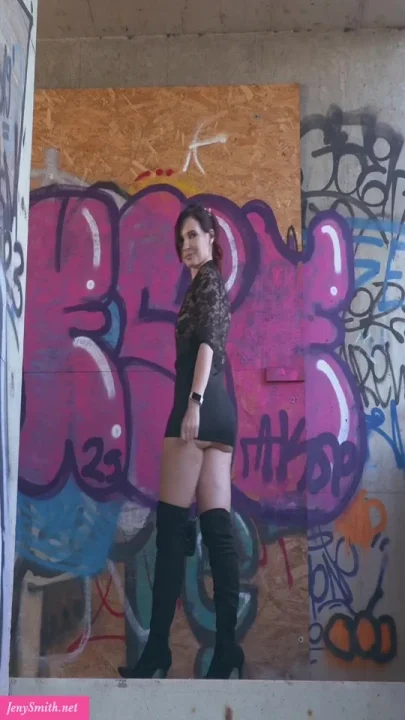Jeny Smith teasing her butt and pussy outdoor