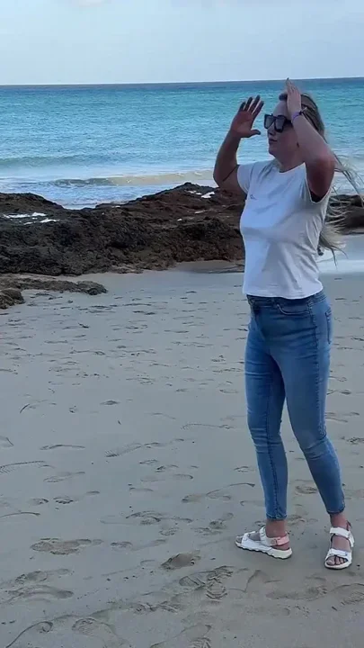 Peeing in Tight Jeans on the Beach