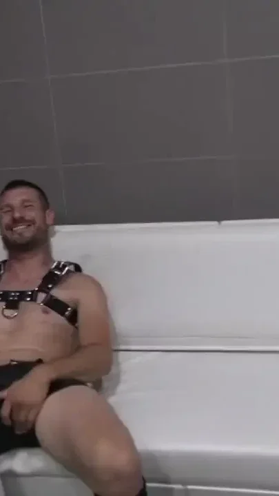 A gay is sucking XXL blakc cock in gloryholes