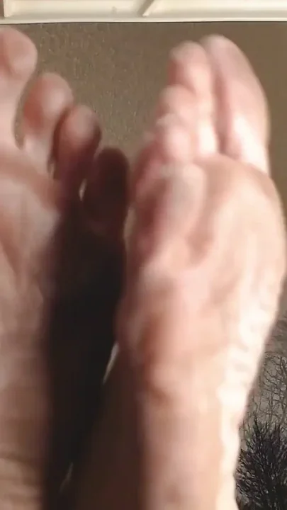 Giantess Sneaky Foot Voguer
