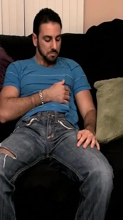 Hairy Hunk Spews the Juice