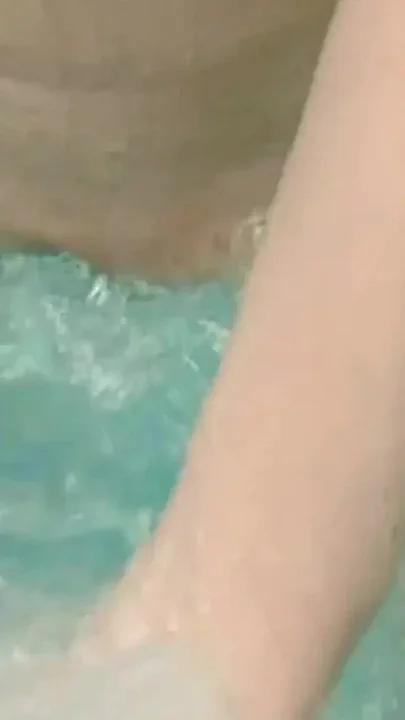 Hot Brunette Fingers Herself Passionately in the Hot Tub