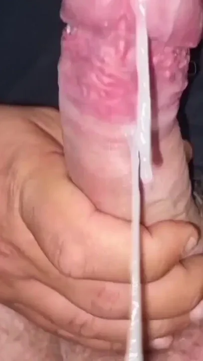AMATEUR MALE ASS OF A SEXY GUY - CUMSHOT AND FINGER IN THE ASS WITH DIRTY
