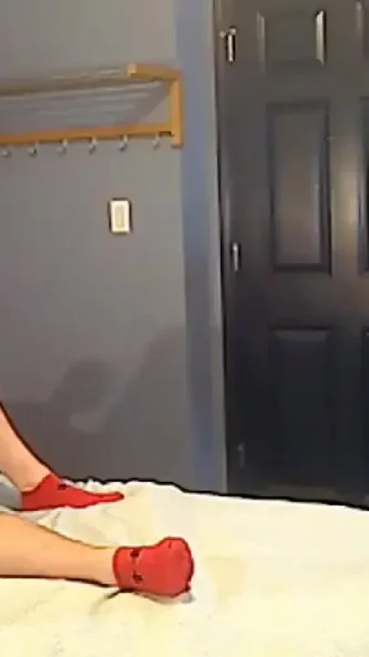 Kennie Jai Works Out in Front of Roommateand Things Start to Heat up Real Quick