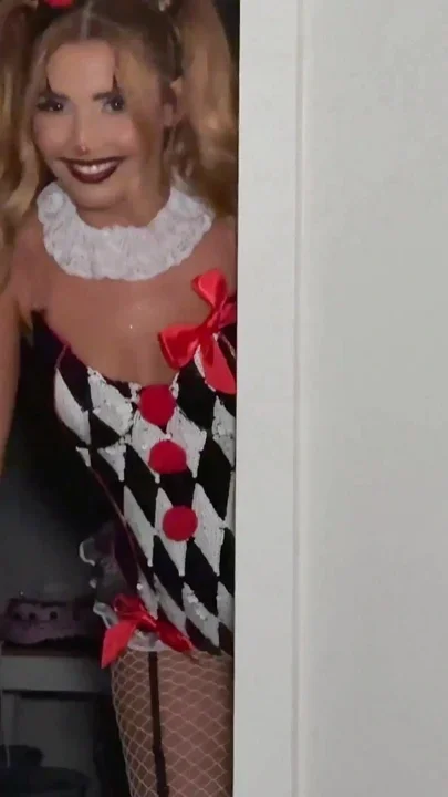 Agatha Vega Dressed as Harley Queen Betrays the Joker by Having a Sensational