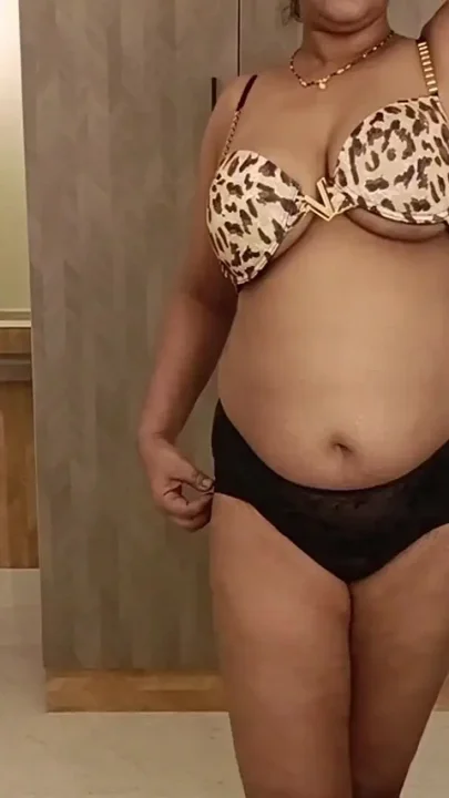 Sweety Nude Dance and Fingering Pussy