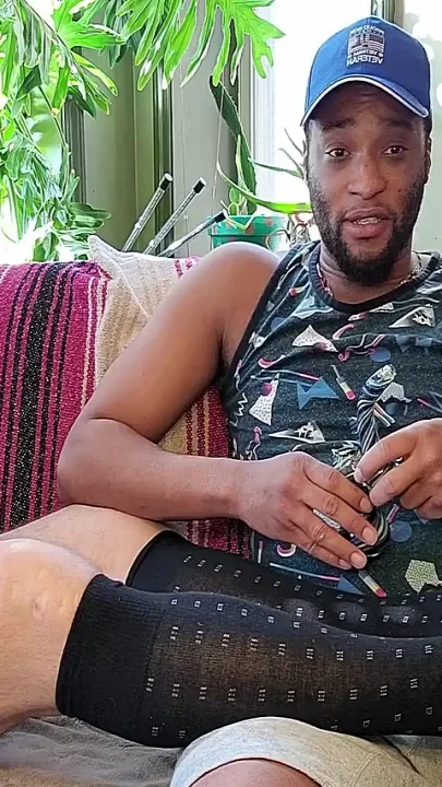 Kennie Jai Worships Bear Otc Feet and Cums on Them