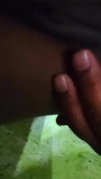 Mere bade bhai ke bibi ne muze muth marte huaa dekh liya me bahot Josh me tha