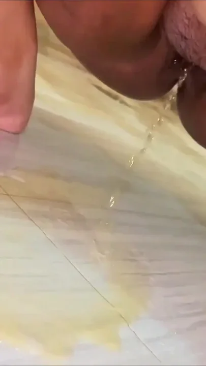Hot Girl Pee in Toilet After Masturbation