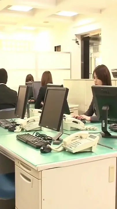 Office Temptation - the Pantyless Coworker Suddenly Undresses Right Before His