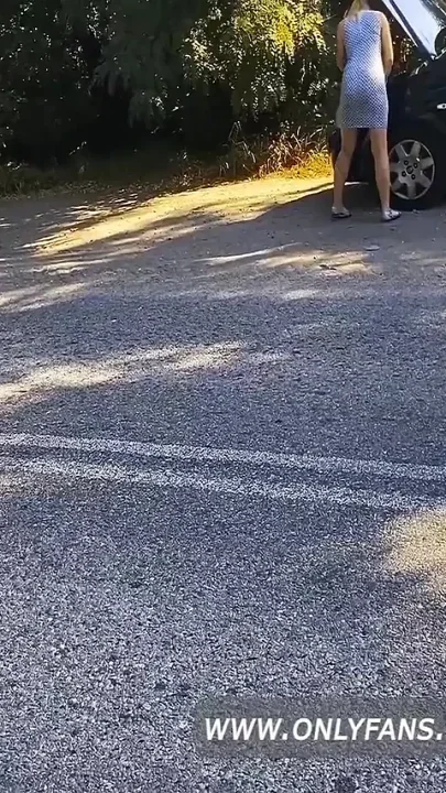 Helped the Blonde Fix the Car and Fucked Her