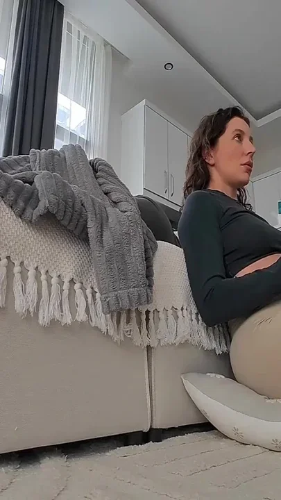 When She Saw Her Stepbrother's Naked Cock She Couldn't Resist Sucking It