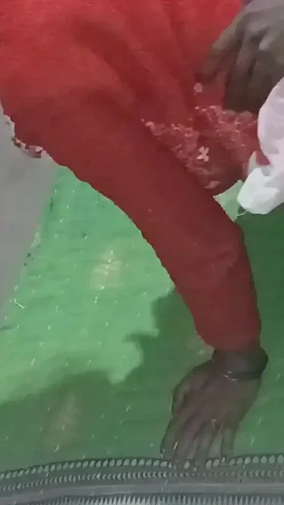 Desi Village Bhabhi Ko Doggy Style Mein Jamkar Choda – Tight Chut Faad Di Hindi