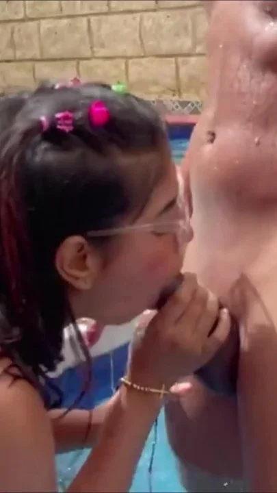 Nerd Big Ass with Glasses Goes Crazy with Black Cock and Leaves Her Ass Shaking