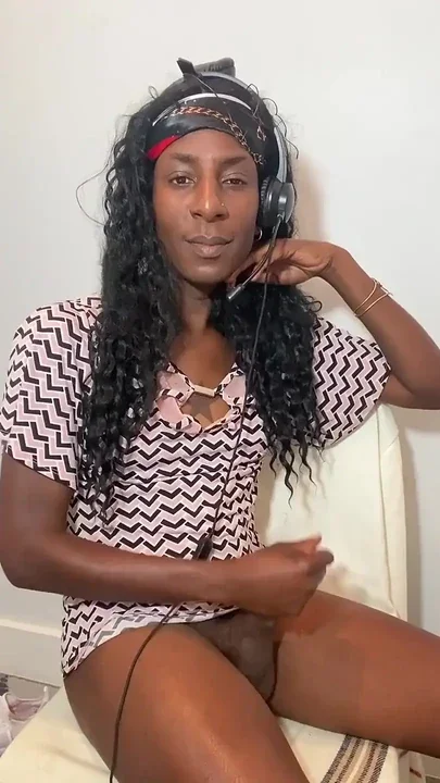 Momma got hard in between calls