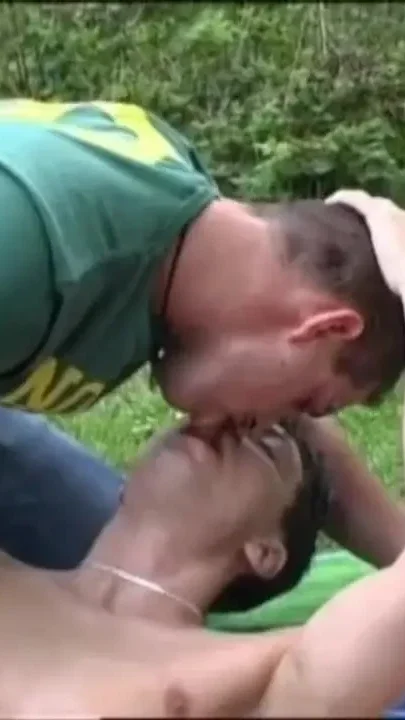 Young dudes fucking in exhib cruising otudoor