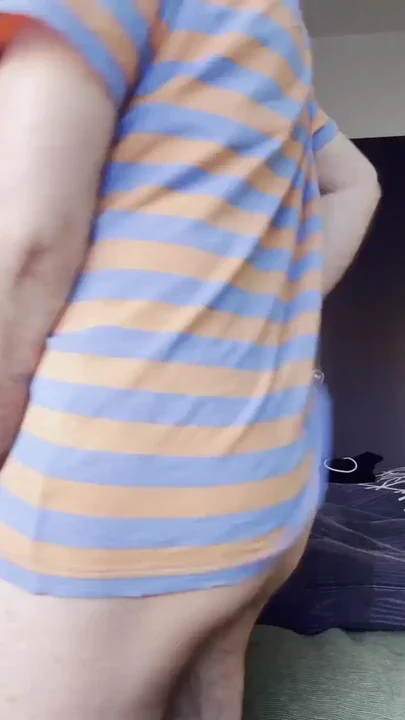 Hung straight lad sucks his own thick penis and shows off Clip 1