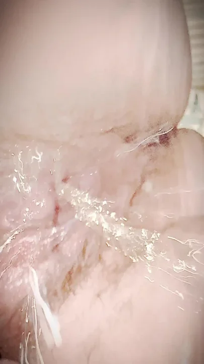 Sideways pee squirt