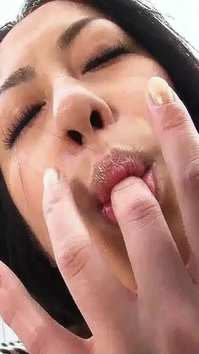 Japan Milf with Extremely Hairy Pussy gives Blowjob to Stranger