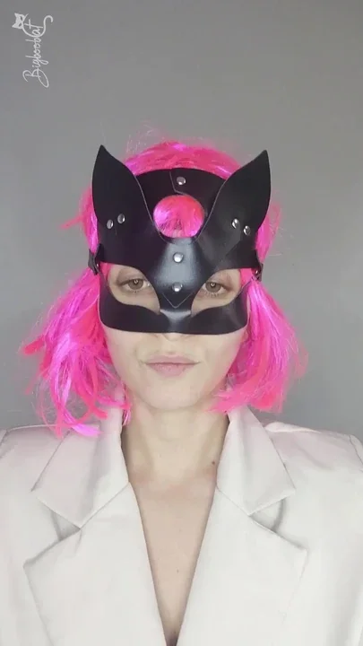 Explore my pleasure with my kitty mask and big tits
