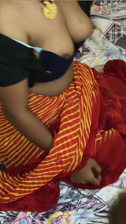Sex bhabhi look saree fucking sucking boobs show bhabhi vs dever desi bhabhi Clip 1