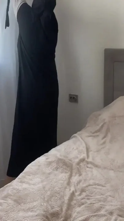 Turkish Fatma Got Horny While Cleaning and Fondled Her Shaved Hole