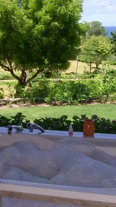 Story Sexy Vacation in Paradise Clip 1