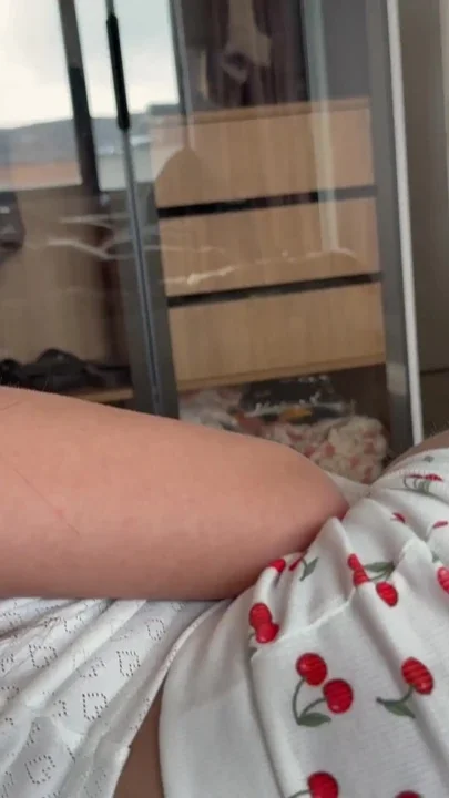 Step Sis Seduce Me With Her Big Ass In My Bed And I Start Jerking Off Behind Her