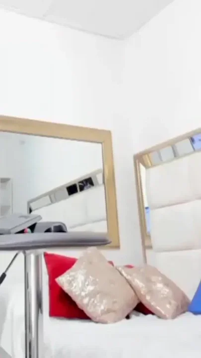 Big Booty in Jeans Dancing