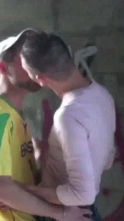 Two sexy french twinks fuck in exhib place outdoor
