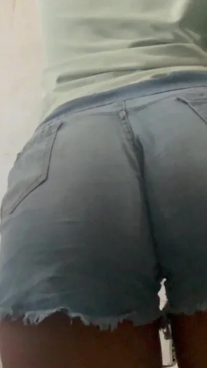 Sexy Morena Twerking Her Ass Raw Clip 1