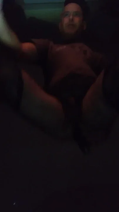 I stretch my hairy ass with a vibrator