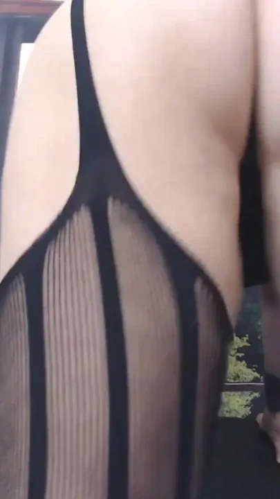 Ass shaking garter & thong