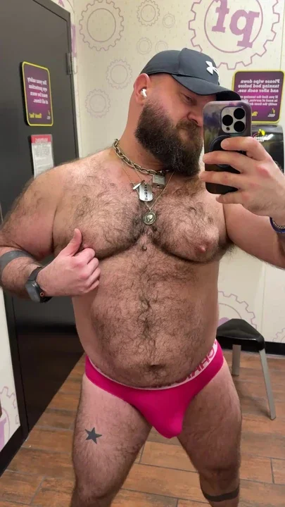 Hairy chested bearded muscele bear daddy flexes huge hairy pecs and tweaks nipples