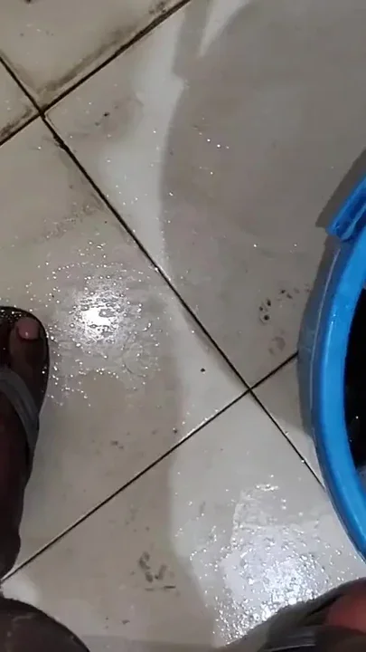 Desi ladka gaon ka gay bathroom mein friend job Clip 1