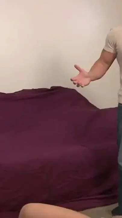 Naked yoga blowjob and facial