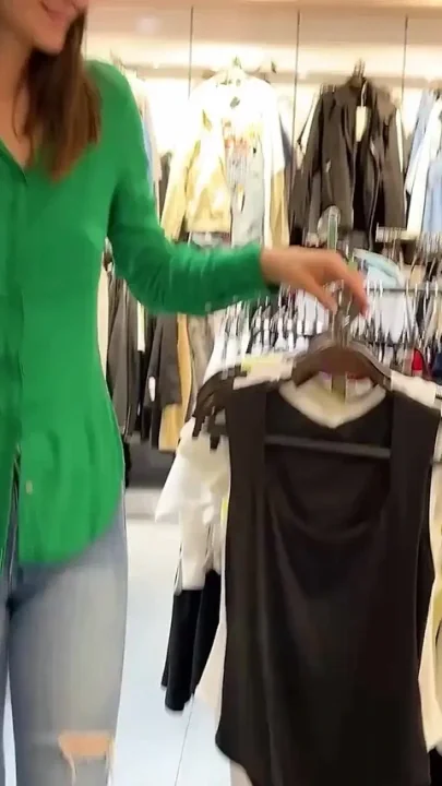 I Masturbate in a Public Changing Room
