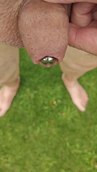 Pissing in the garden with plug inside
