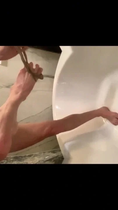 I peed on my little feet Clip 2