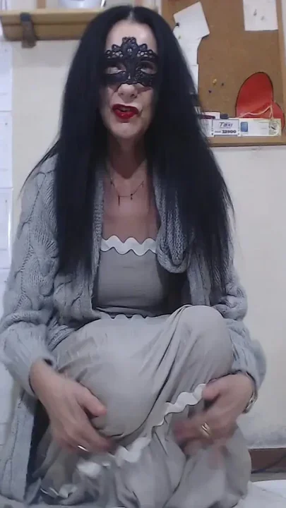 Tights That Show Your Feet and Are Triggered