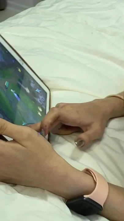 He Fucks Me and Cums on Hairy Pussy - Playing Gamer